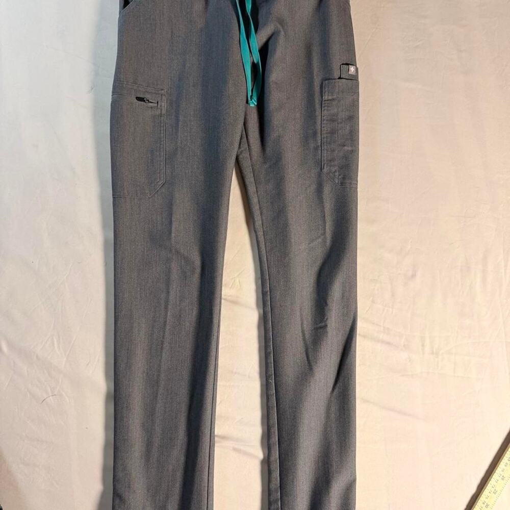 Figs technical collection gray scrub